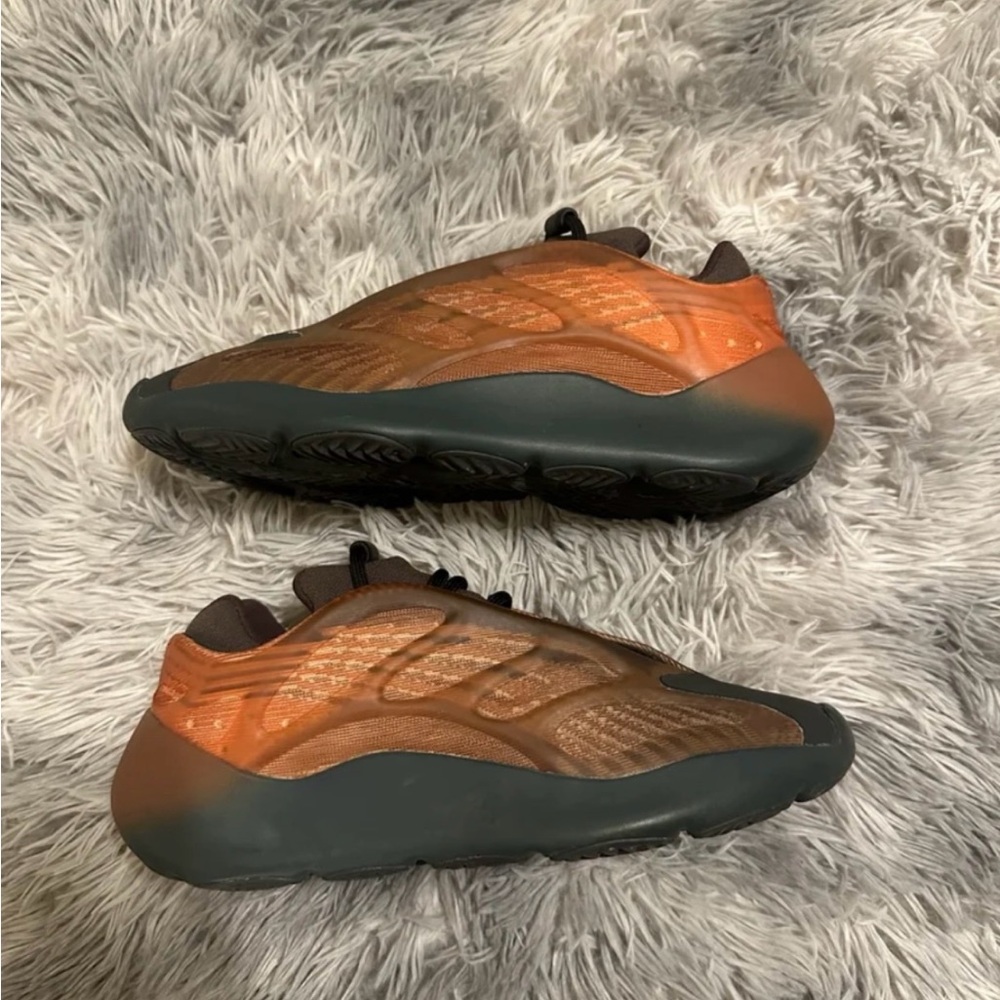 Yeezy 709 V3